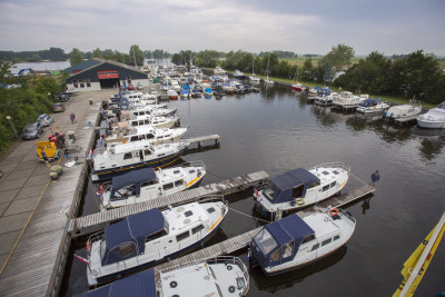 Winterstalling buiten - vlakbij het Sneekermeer - De Schiffart Jachthaven Terherne