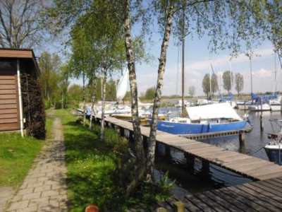 Winterstalling binnen in de loods in Kampen - Jachthaven Camping Roggebotsluis