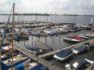 Ligplaats in Loosdrecht aan de Loosdrechtse Plassen.