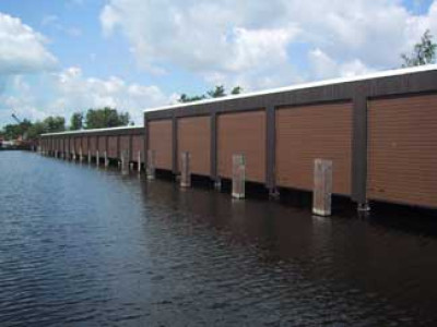 Ligplaats- botenhuis direct aan de Vinkeveense Plassen