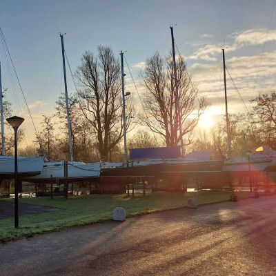 Winterstalling op Parkeerterrein of te water